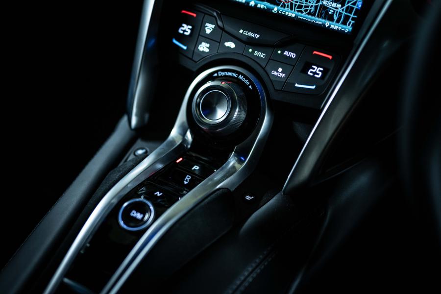 Детали интерьера Honda NSX 2018 года  (JP) (фото 26 из 37)